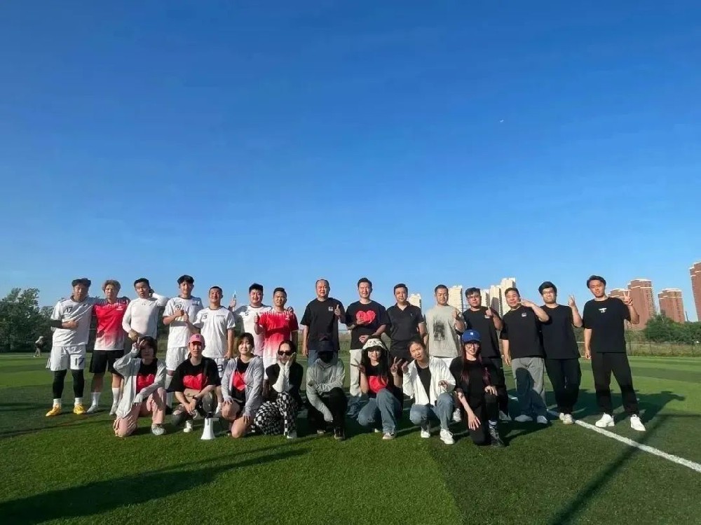 royal皇家88(集团) （天津）大数据服务有限公司参加天津市首届“设计联盟杯”足球赛第二轮小组赛